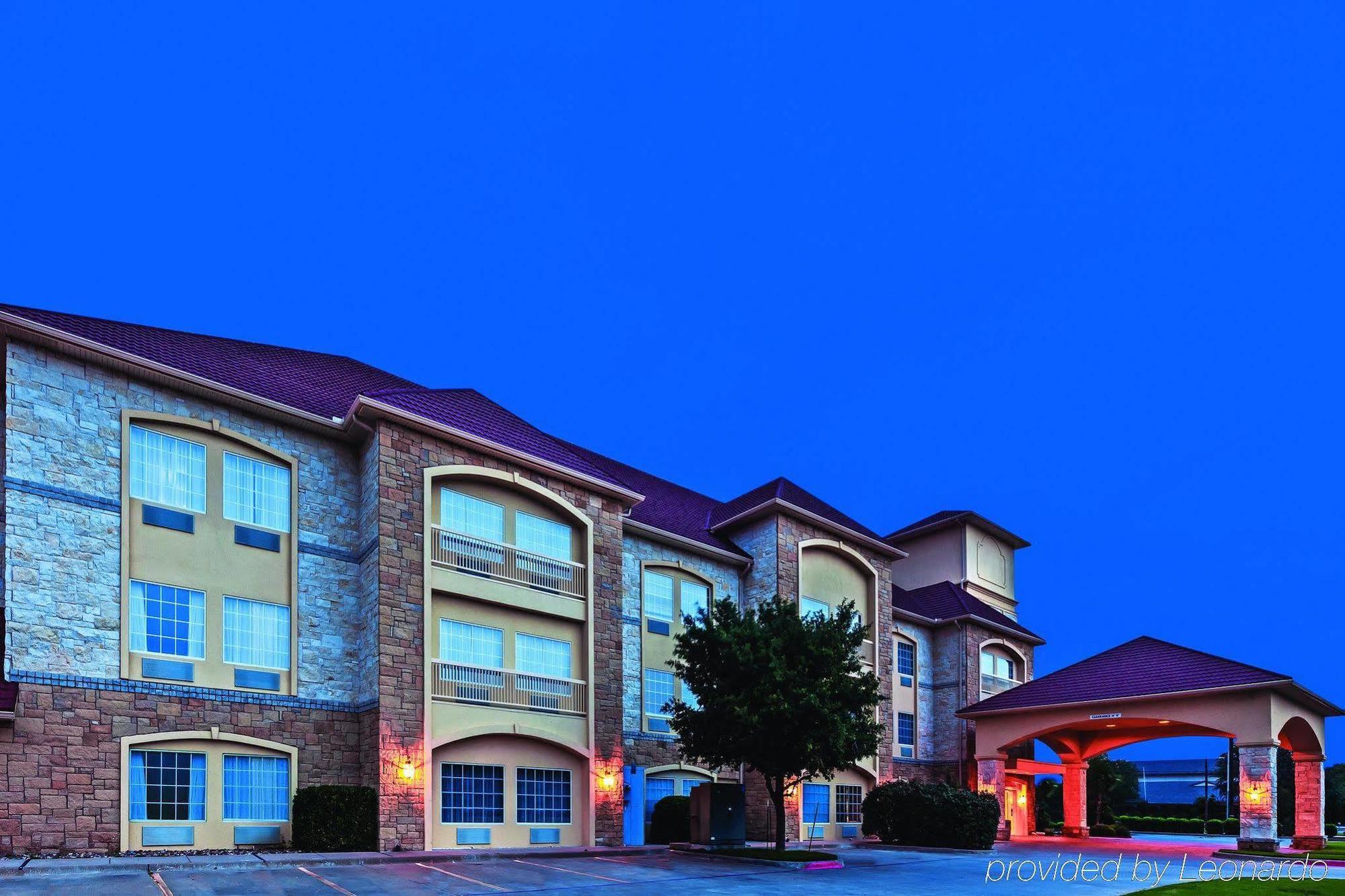 فندق غرانبوريفي  لا كوينتا إن آند سويتس باي ويندام جرانبوري المظهر الخارجي الصورة